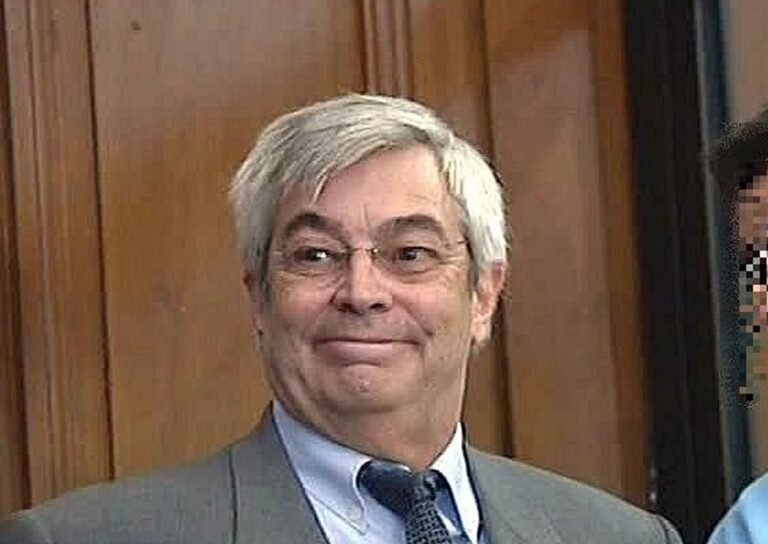 découvrez la fortune estimée de michael manousakis, son parcours professionnel et ses sources de revenus détaillées.