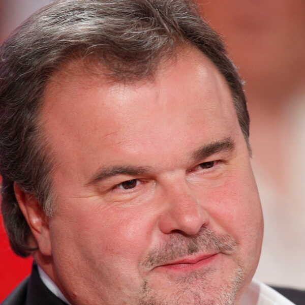 découvrez la fortune de pierre hermé, le célèbre pâtissier français reconnu pour ses créations gourmandes et son succès mondial.