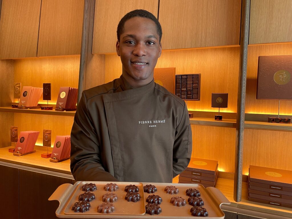 découvrez la fortune de pierre hermé, le célèbre pâtissier français reconnu pour ses créations gourmandes et son succès international.