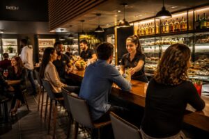 découvrez les avantages de créer un bar en franchise pour réussir dans le secteur de la restauration, avec des conseils pratiques et stratégies gagnantes.