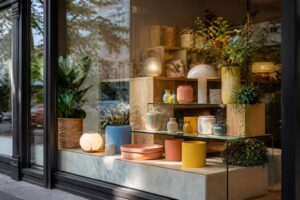 découvrez nos vitrines boutiques attractives pour capter l'attention et booster la visibilité de votre magasin. attirez plus de clients grâce à des présentations innovantes et stylées.