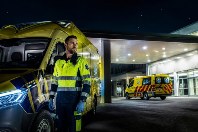 découvrez les salaires des ambulanciers en france et en suisse : salaire net, primes de nuit, différences entre le secteur privé et le smur, et tout ce qu'il faut savoir sur cette profession essentielle.